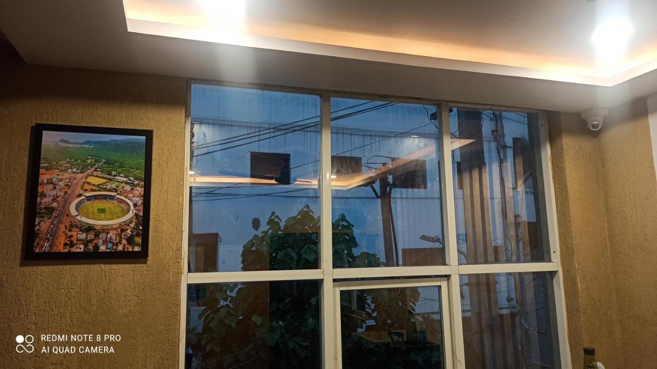 Hotel E Lodge Visákhapatnam Kültér fotó